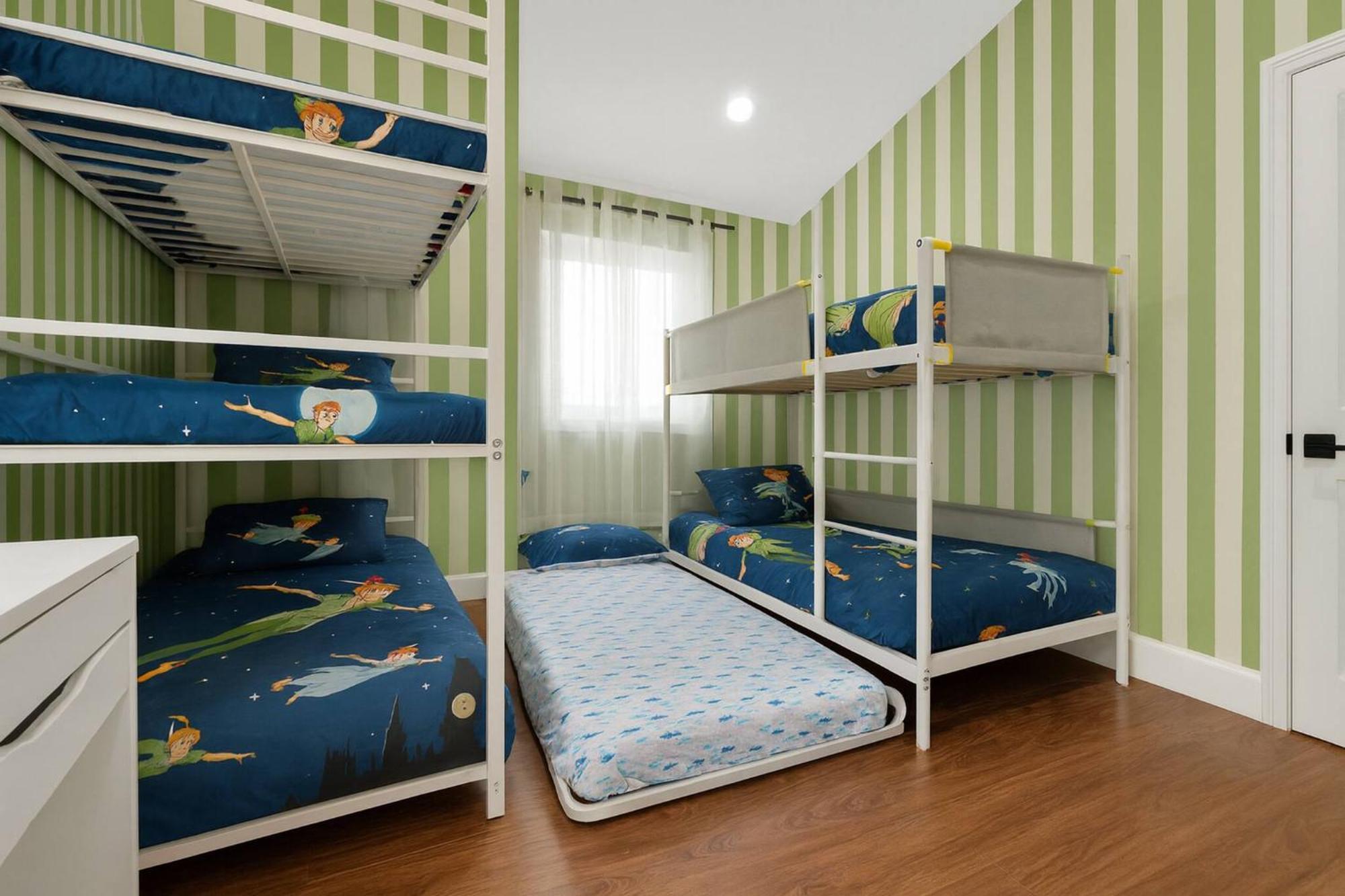 Frozen Fantasy By Oc Adventure Homes * Garden Grove